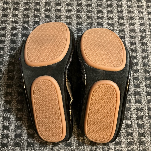 Yosi Samra women’s black faux patent foldable ballet flats 8 - Picture 4 of 6